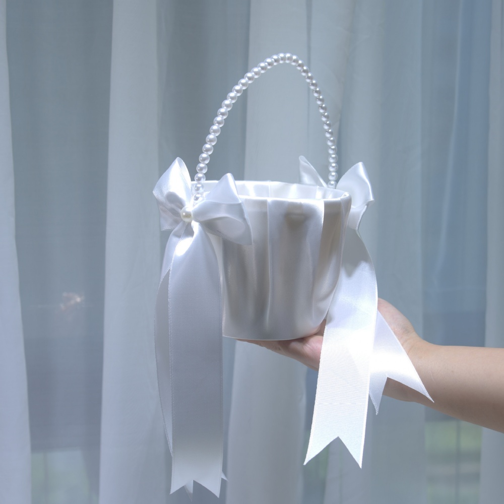 سلة زهور بيضاء من الساتان مزين - مراجعة Gardening Tools Girls وسعره